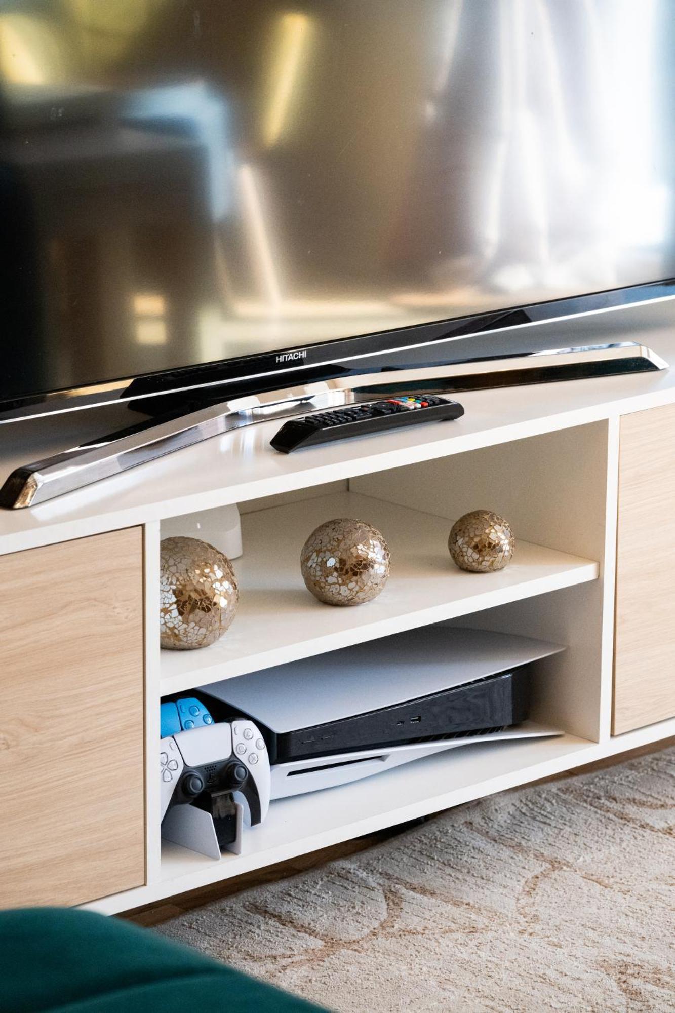 Modern And Spacious Home From Home 1 Mile From M1 - With Netflix, Prime Video, Ps5, Free Parking, Superfast Wifi, Bbq - Sleeps 11 - By Brightleap Apartments ميلتون كينيز المظهر الخارجي الصورة