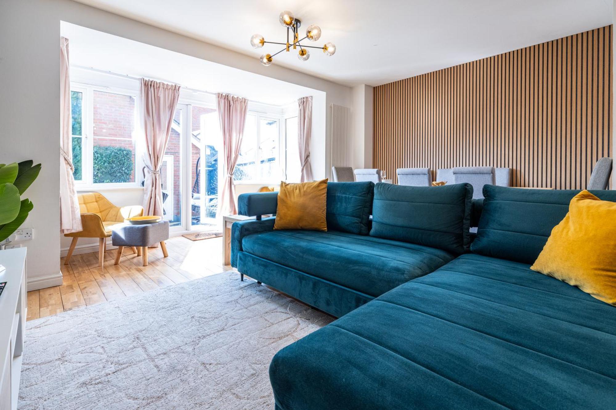 Modern And Spacious Home From Home 1 Mile From M1 - With Netflix, Prime Video, Ps5, Free Parking, Superfast Wifi, Bbq - Sleeps 11 - By Brightleap Apartments ميلتون كينيز المظهر الخارجي الصورة